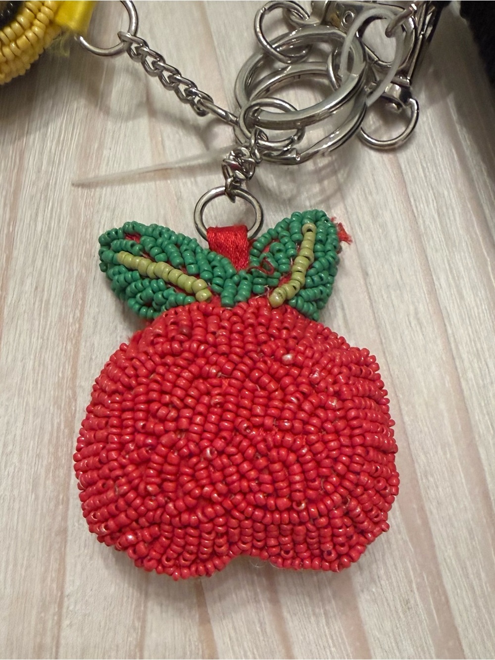 Rare Beaded Black New York Cityscape Handbag with Taxi & Apple Keychain - Picture 5 of 8